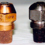 Düse links: mit Additiv, Düse rechts: ohne Additiv